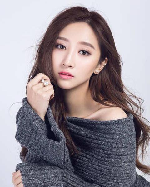 王若涵明星,璀璨星途，闪耀舞台的青春女神